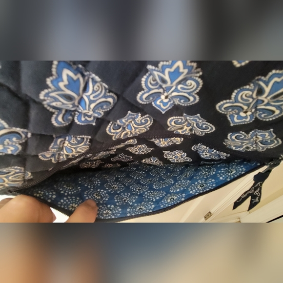 Vera Bradley mail carrier like new - Picture 4 of 7